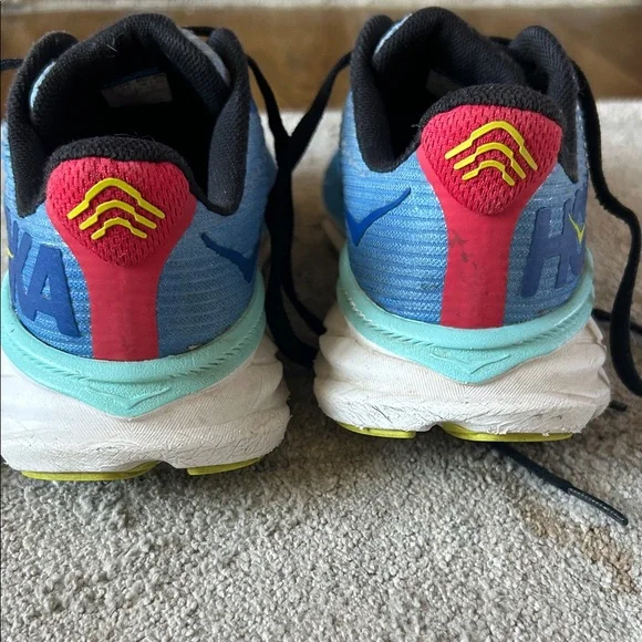 Boys Hoka Clifton Shoes size 3.5 - Picture 7 of 9